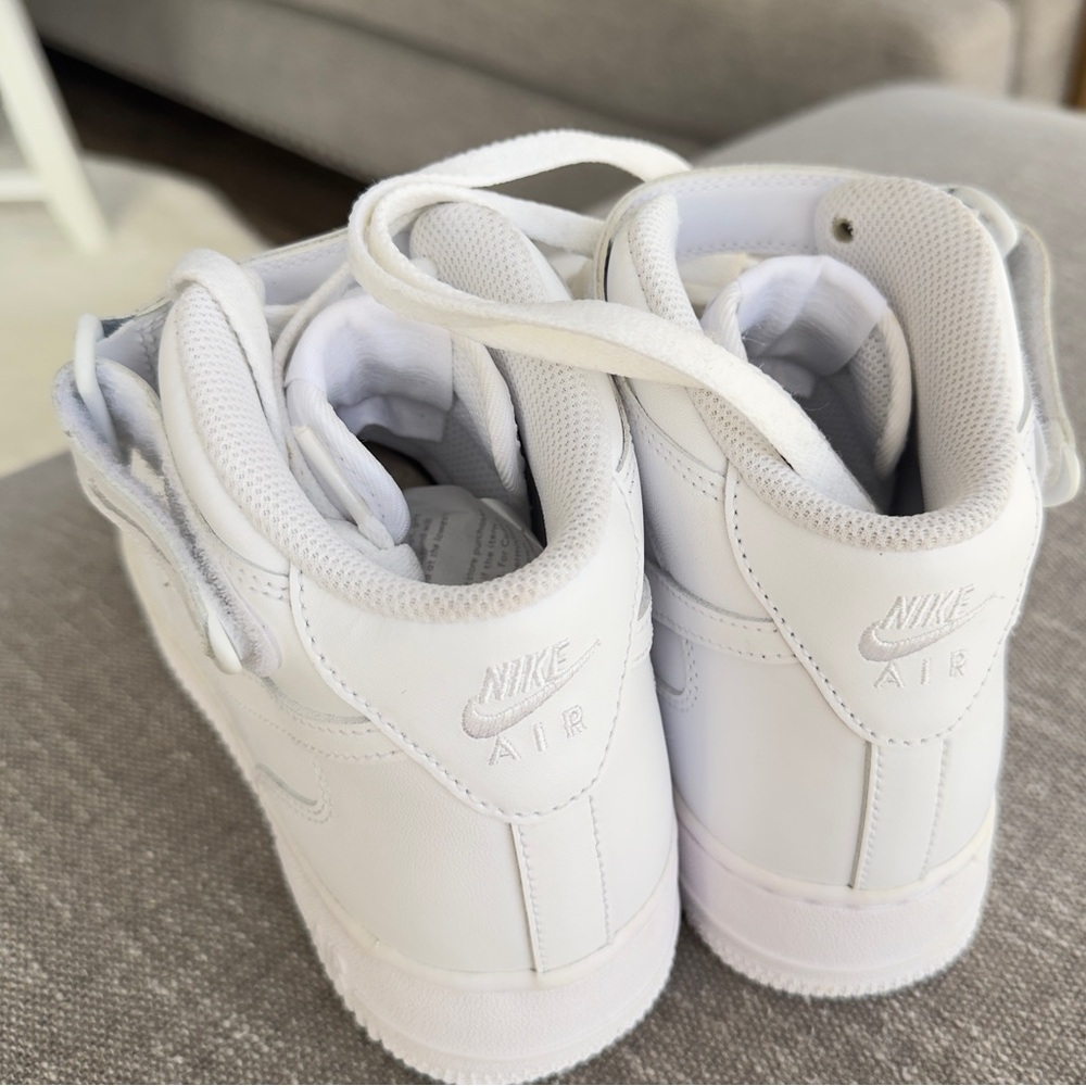 NIKE AIR FORCE 1 MID White High-Top Sneakers - Picture 9 of 9